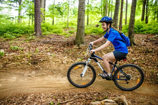 Hälsosam Livsstil Tonårsflicka Cykling — Stockfoto