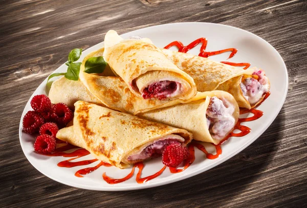 Crepes Med Hallon Och Grädde — Stockfoto