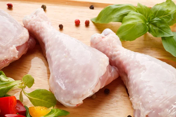 Patas Pollo Crudas Tabla Cortar — Foto de Stock