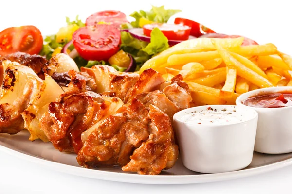 Kebabs Gegrilltes Fleisch Und Gemüse Auf Weißem Hintergrund — Stockfoto