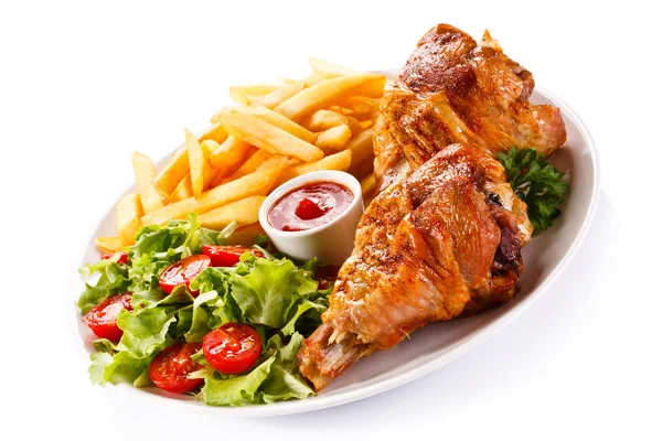 Grilled Turkey Legs Chips Vegetables — Stock Photo, Image