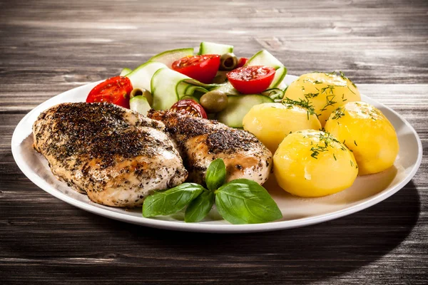 Grilled Chicken Fillet Boiled Potatoes Vegetable Salad — Stock Photo, Image