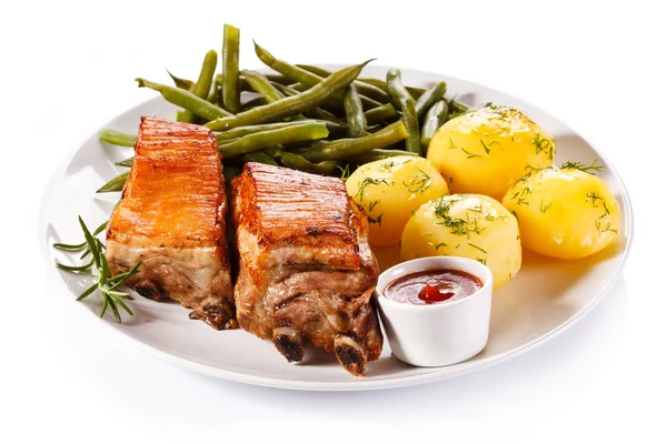 Grilled Ribs Boiled Potatoes Vegetables — Stock Photo, Image