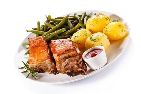 Grilled Ribs Boiled Potatoes Vegetables — Stock Photo, Image