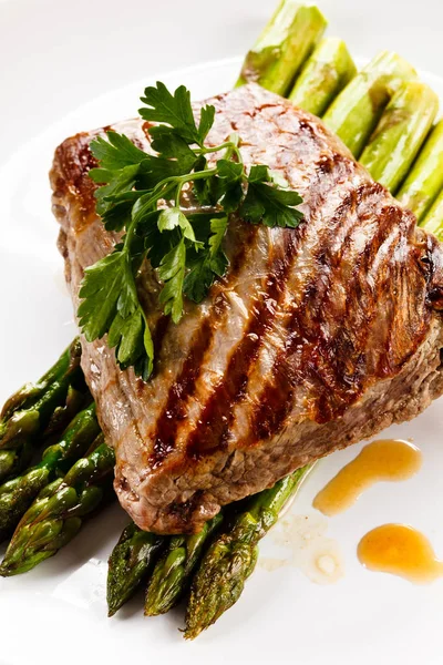 Grilled Steak Asparagus White Background — Stock Photo, Image