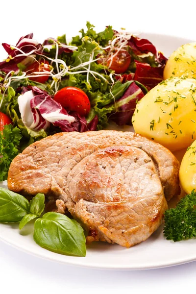 Fried Steak Boiled Potatoes Vegetable Salad — Stock Photo, Image