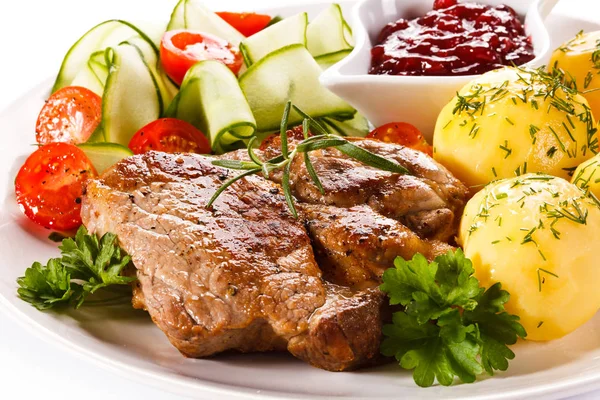 Fried Steak Boiled Potatoes Vegetable Salad — Stock Photo, Image