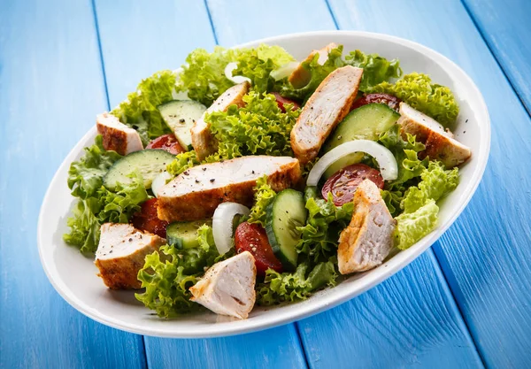 Greek Salad Grilled Chicken — Stock Photo, Image