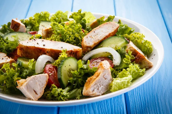 Greek Salad Grilled Chicken — Stock Photo, Image