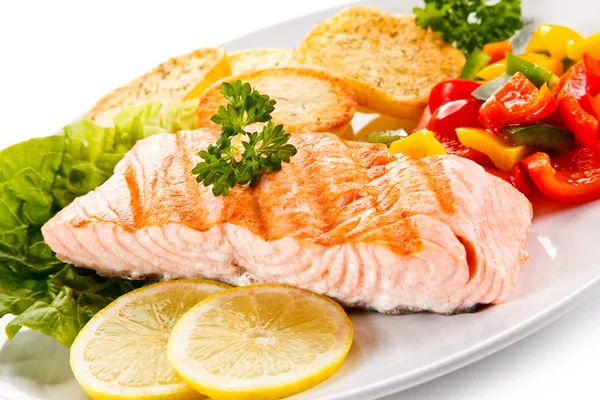 Gegrillter Lachs Und Gemüse — Stockfoto