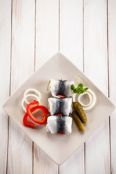 Rollmops Marinovaný Sleď Dřevěný Stůl — Stock fotografie