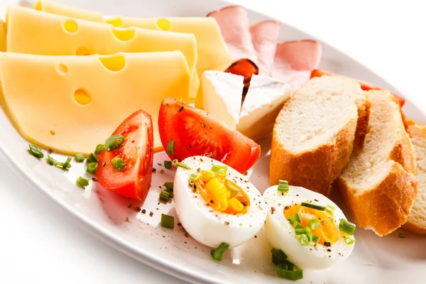 Breakfast Boiled Egg Ham Cheese Vegetables — Stock Photo, Image