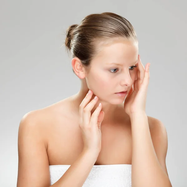 Woman Massaging Pain Head — Stock Photo, Image