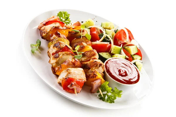 Kebab Grillat Kött Och Grönsaker Vit Bakgrund — Stockfoto