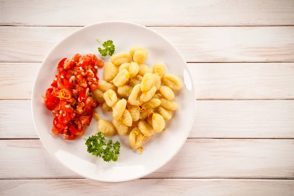 Nhoque Com Salada Tomate — Fotografia de Stock