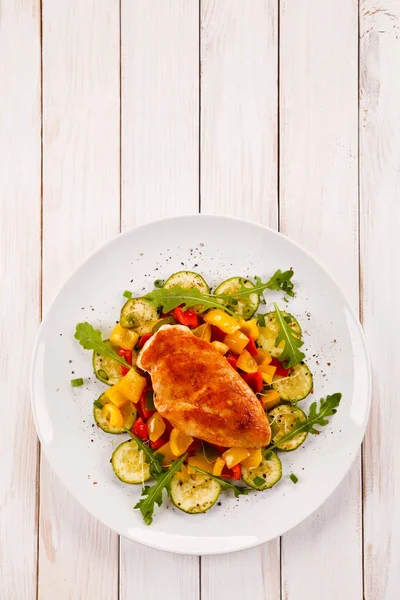 Grilled chicken fillet and vegetables