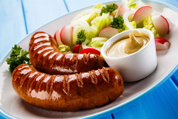 Grilled Sausages Vegetables Wooden Table — Stock Photo, Image