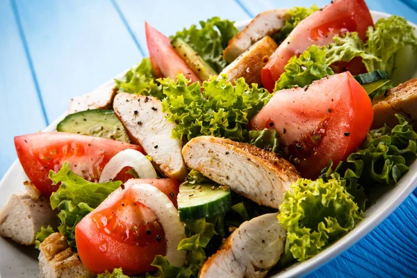 Greek Salad Grilled Chicken — Stock Photo, Image