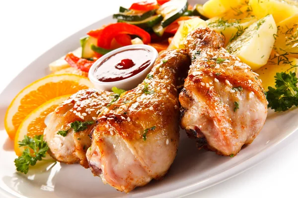 Gegrillte Hühnchen Drumsticks Und Gemüse — Stockfoto