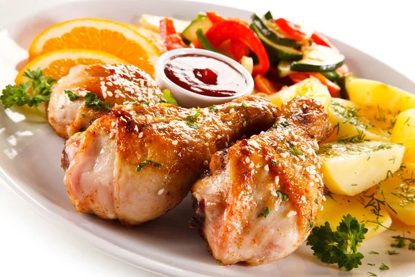 Gegrillte Hühnchen Drumsticks Und Gemüse — Stockfoto