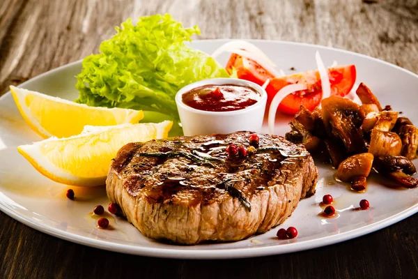 Grilled Beefsteak Vegetables — Stock Photo, Image