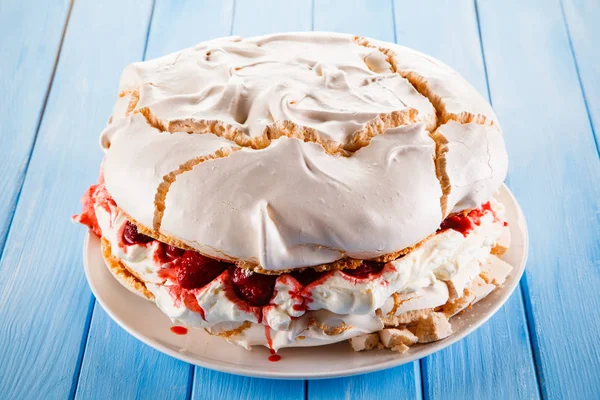 Tarta Merengue Pavlova Con Crema Fresas —  Fotos de Stock