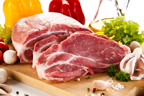 Raw Pork Cutting Board — Stock Photo, Image