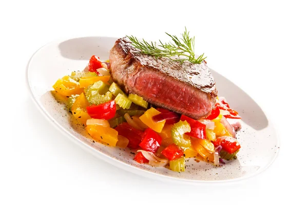 Gegrilltes Steak Und Gemüsesalat — Stockfoto