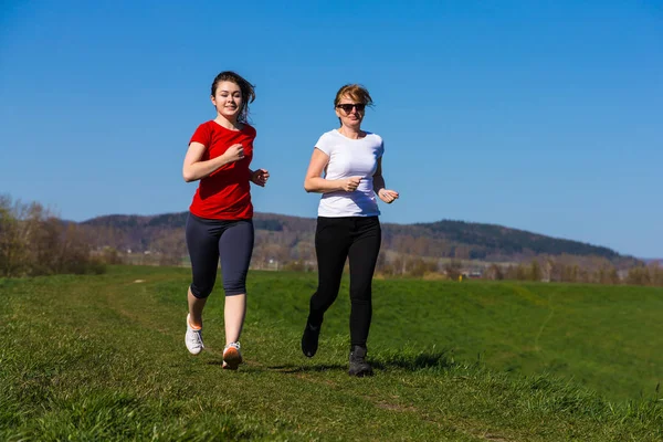 Mother Daughter Running — Stock Photo, Image