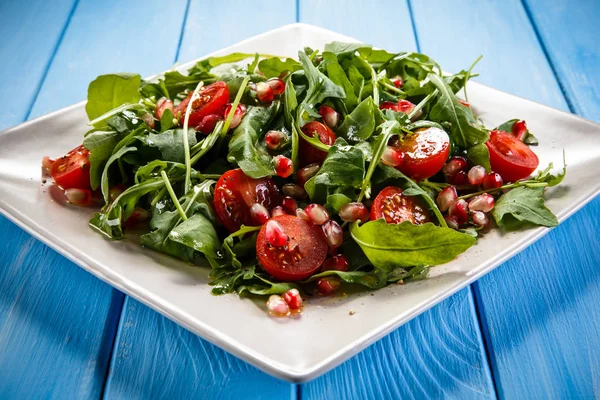 Salade Légumes Sur Table Bois — Photo