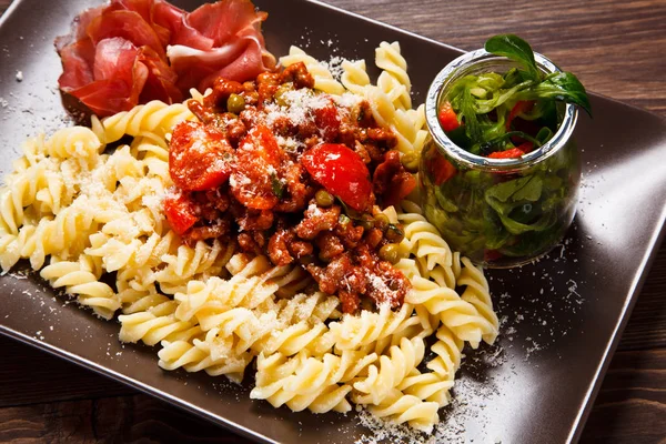 Pasta Met Tomatensaus Houten Tafel — Stockfoto