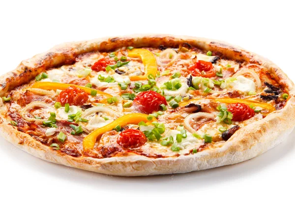 Pizza Mit Salami Und Gemüse — Stockfoto