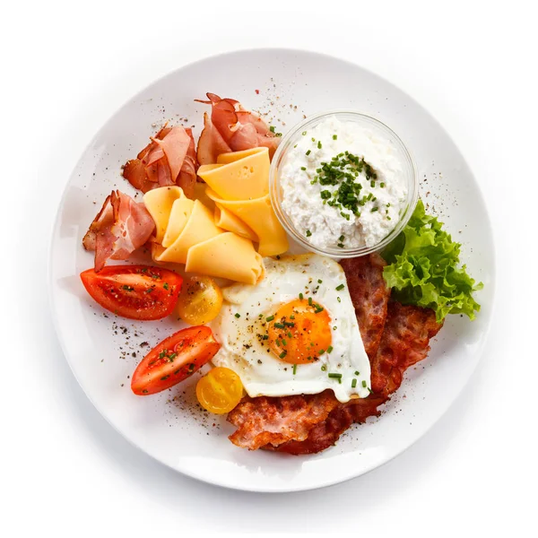 Breakfast Fried Eggs Bacon Cheese Vegetables — Stock Photo, Image