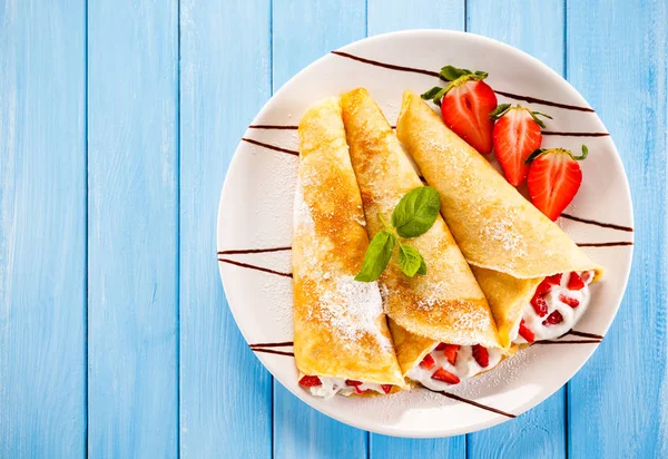 Crepes Doces Com Morangos — Fotografia de Stock