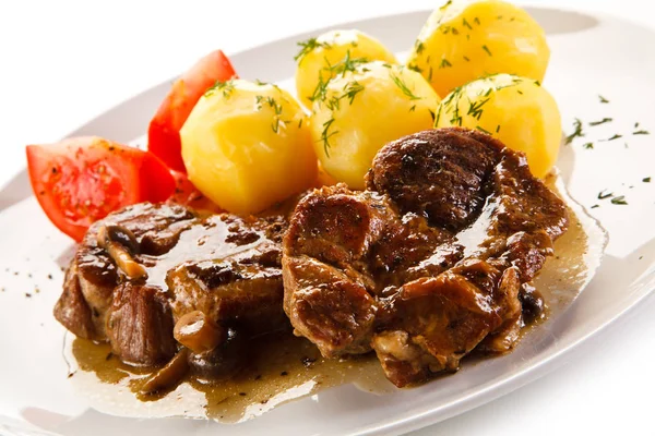 Gegrilltes Steak Mit Gemüse Auf Weißem Hintergrund — Stockfoto