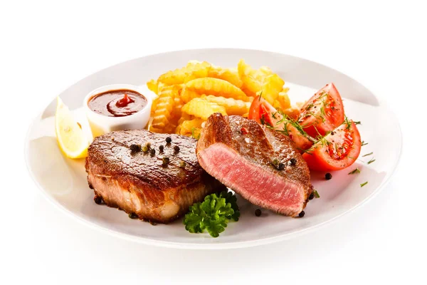 Grilované Steaky Hranolky Zelenina — Stock fotografie