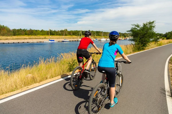 Boy Girl Cycling Outdoor — Stock Photo, Image