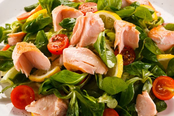 Fish Salad Grilled Salmon Vegetables — Stock Photo, Image