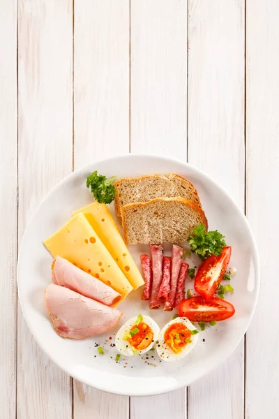 Frühstück Eier Toast Schinken Und Käse — Stockfoto