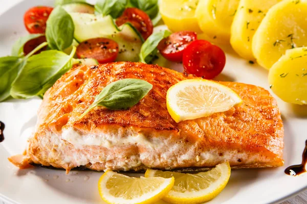 Fried Salmon Vegetables — Stock Photo, Image