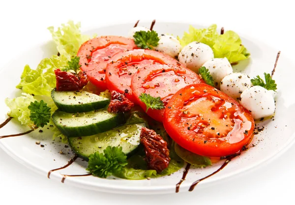 Ensalada Caprese Sobre Fondo Blanco — Foto de Stock