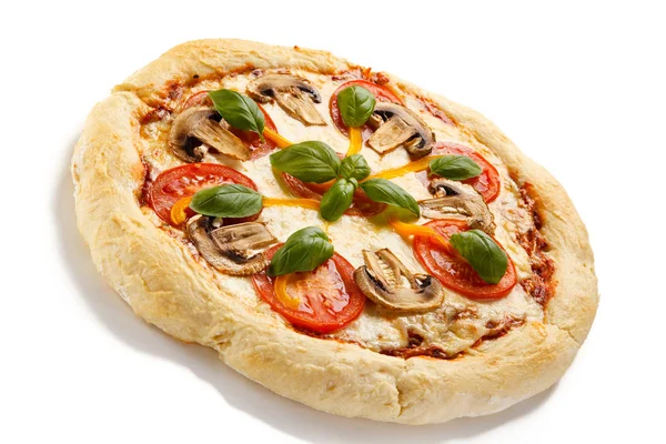 Pizza Mit Champignon Und Gemüse Auf Weißem Hintergrund — Stockfoto