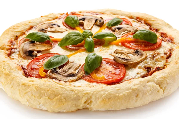 Pizza Mit Champignon Und Gemüse Auf Weißem Hintergrund — Stockfoto