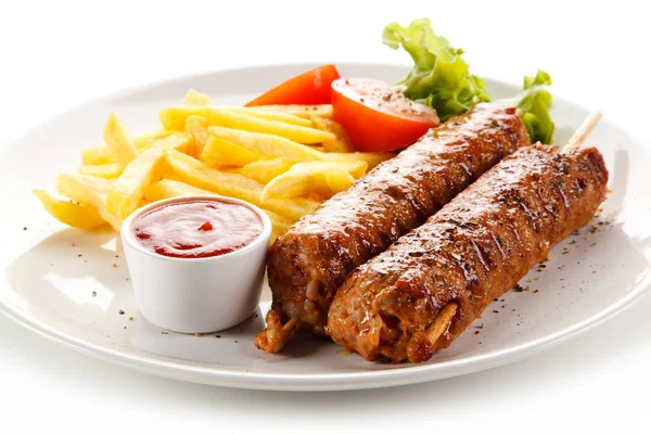 Kebab Grilované Maso Hranolky Čerstvá Zelenina — Stock fotografie