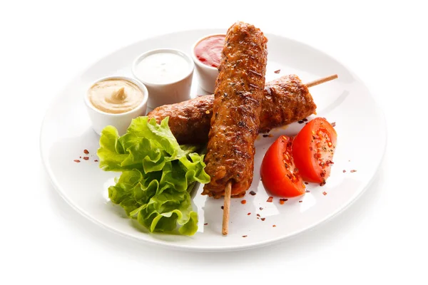 Kebab Gegrilde Vlees Groenten Witte Achtergrond — Stockfoto