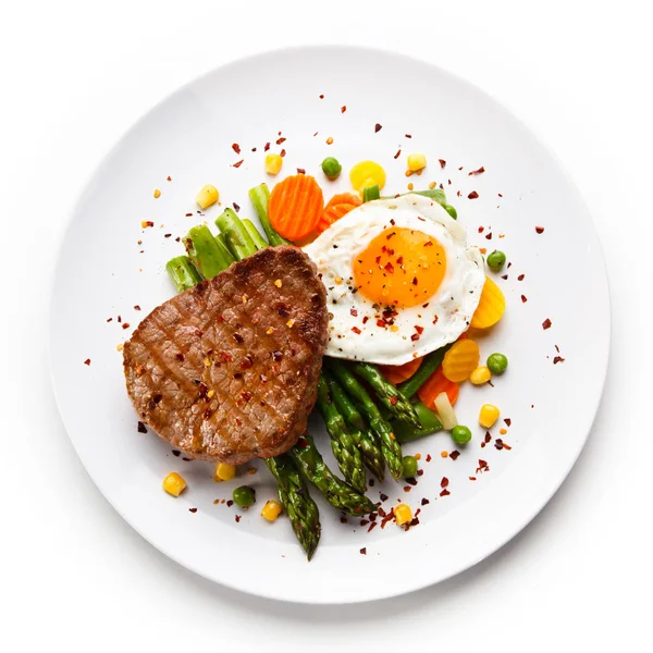 Grilled Steak Asparagus Fried Egg — Stock Photo, Image