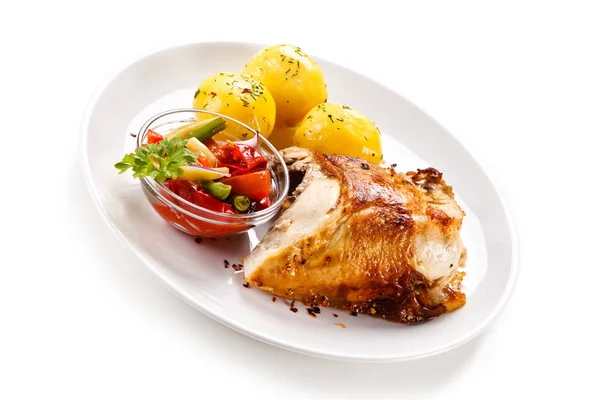 Grillezett Csirkefilé Burgonyával Salátával — Stock Fotó