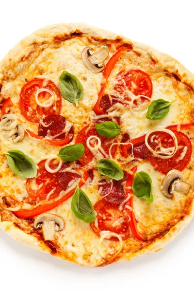 Pizza Szynką Grzybami Pomidorami Białym Tle — Zdjęcie stockowe