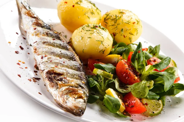 Grilled Fish Boiled Potatoes Vegetables — Stock Photo, Image