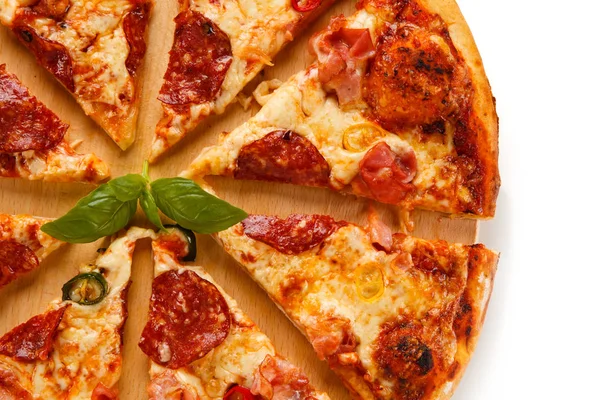 Pizza Italiana Sobre Fondo Blanco — Foto de Stock